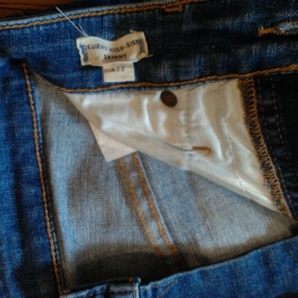 Madewell Distressed  Curvy High Rise Skinny Jeans in Size 27P - Picture 3 of 10
